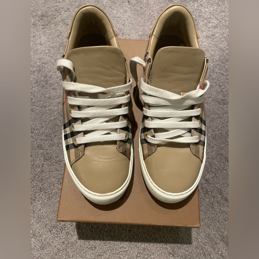 Burberry Sneaker Size 37 Women